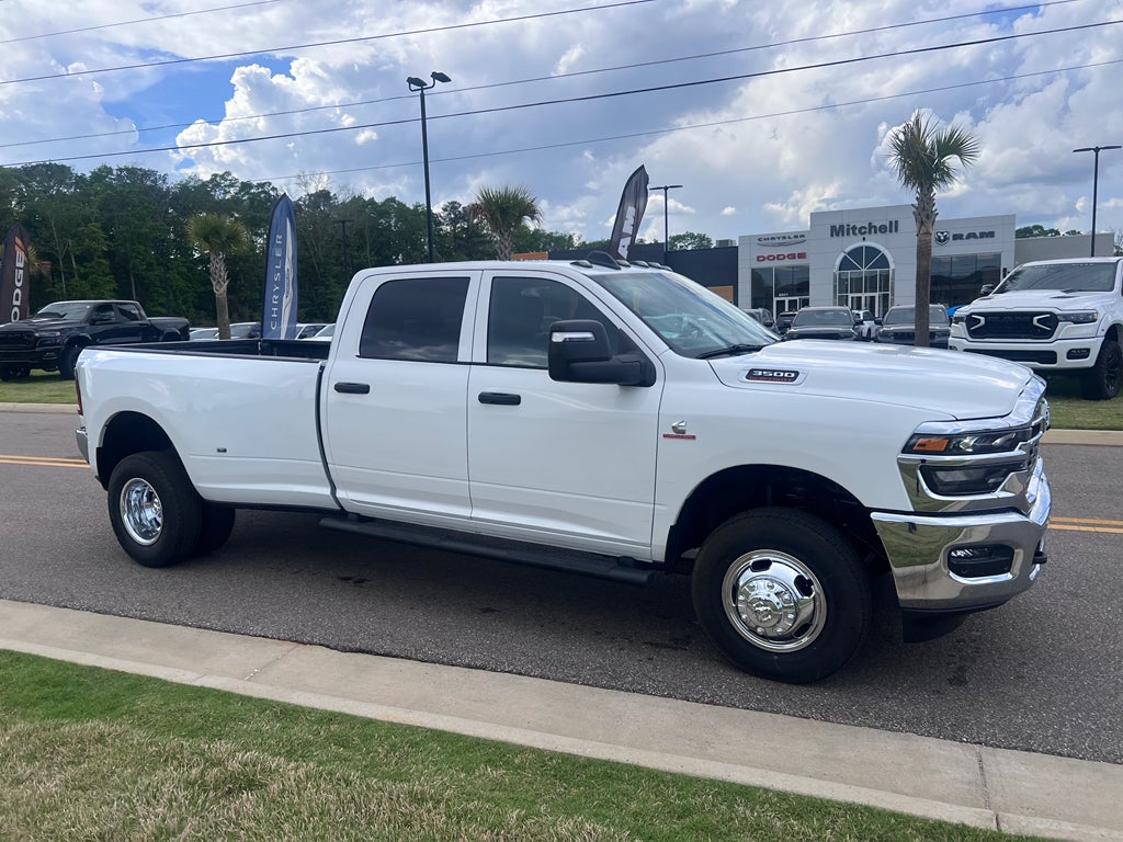 2026 RAM 3500 RAM 3500 TRADESMAN CREW CAB 4X4 8' BOX