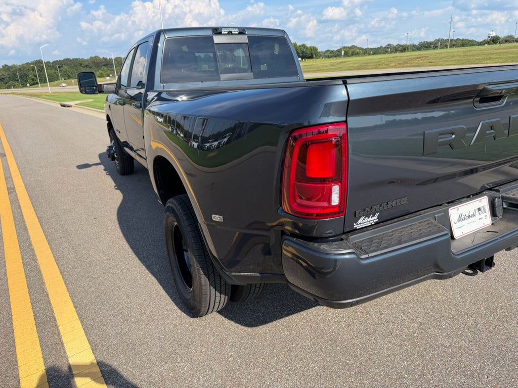 2026 RAM 3500 RAM 3500 LARAMIE CREW CAB 4X4 8' BOX