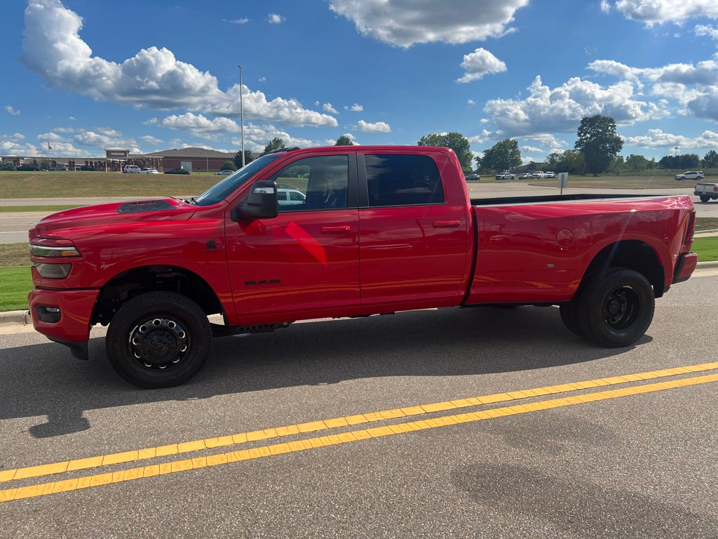 2026 RAM 3500 RAM 3500 LARAMIE CREW CAB 4X4 8' BOX