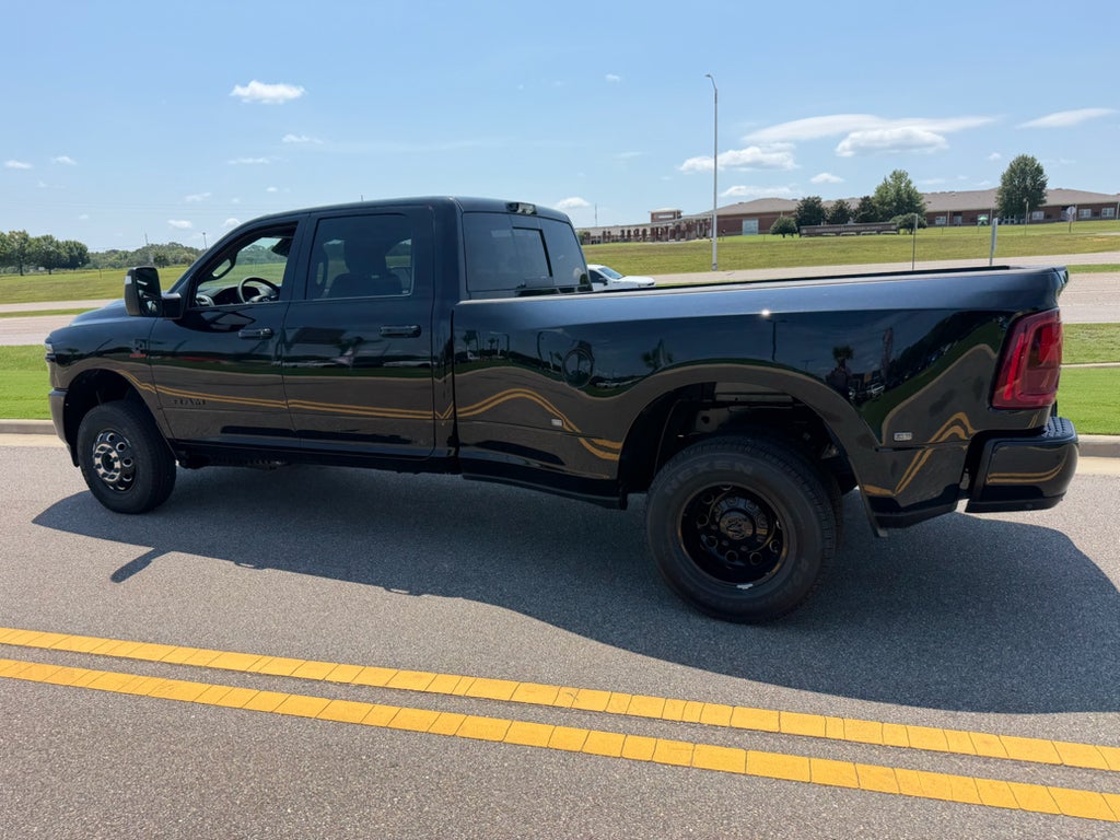 2026 RAM 3500 RAM 3500 LARAMIE CREW CAB 4X4 8' BOX