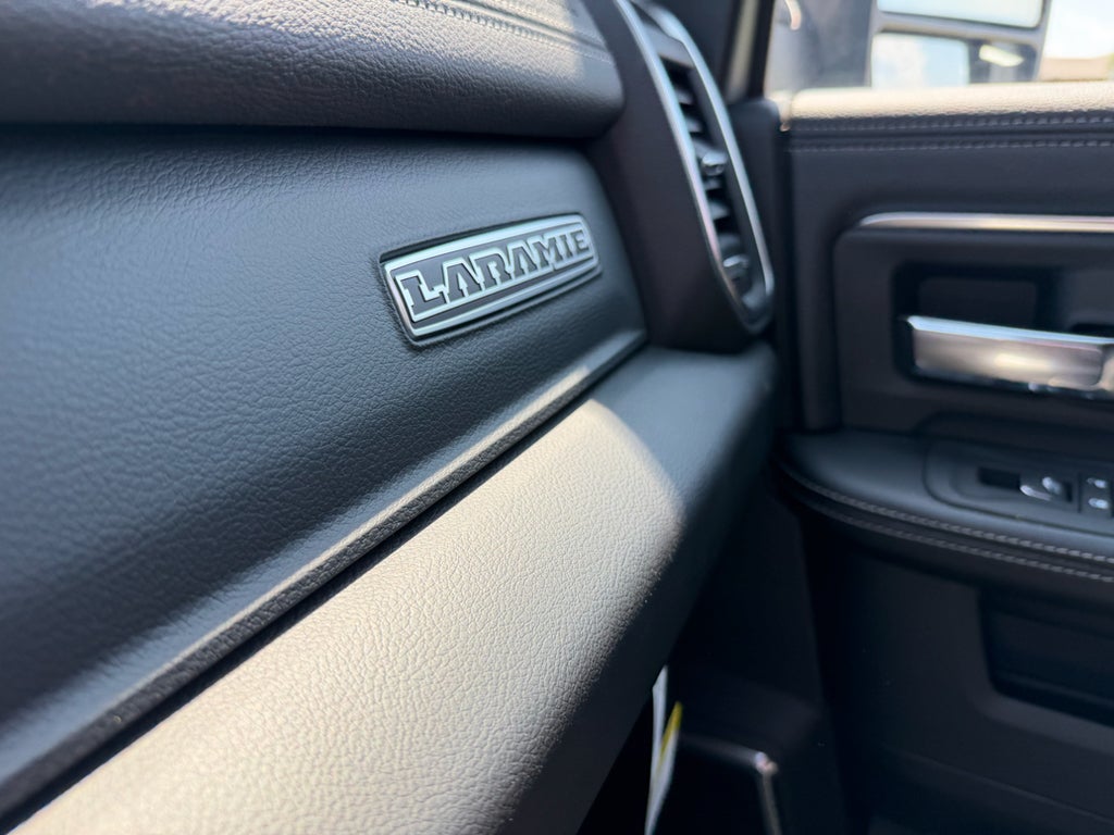 2026 RAM 3500 RAM 3500 LARAMIE CREW CAB 4X4 8' BOX
