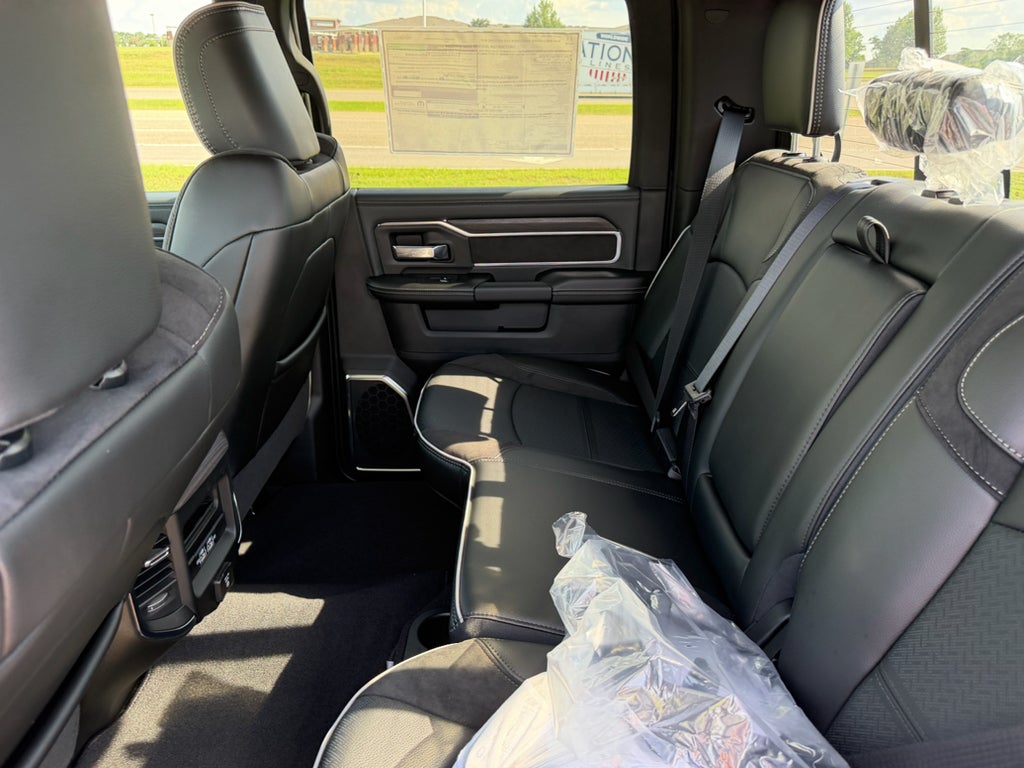 2026 RAM 3500 RAM 3500 LARAMIE CREW CAB 4X4 8' BOX