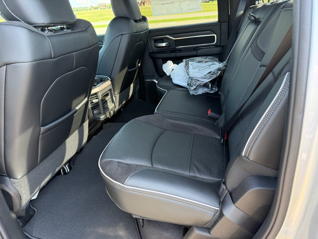 2026 RAM 3500 RAM 3500 LARAMIE CREW CAB 4X4 8' BOX
