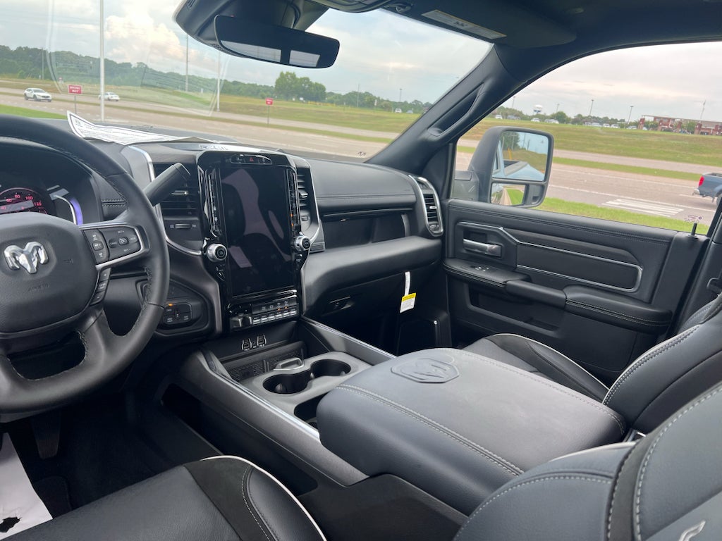 2026 RAM 3500 RAM 3500 LARAMIE CREW CAB 4X4 8' BOX