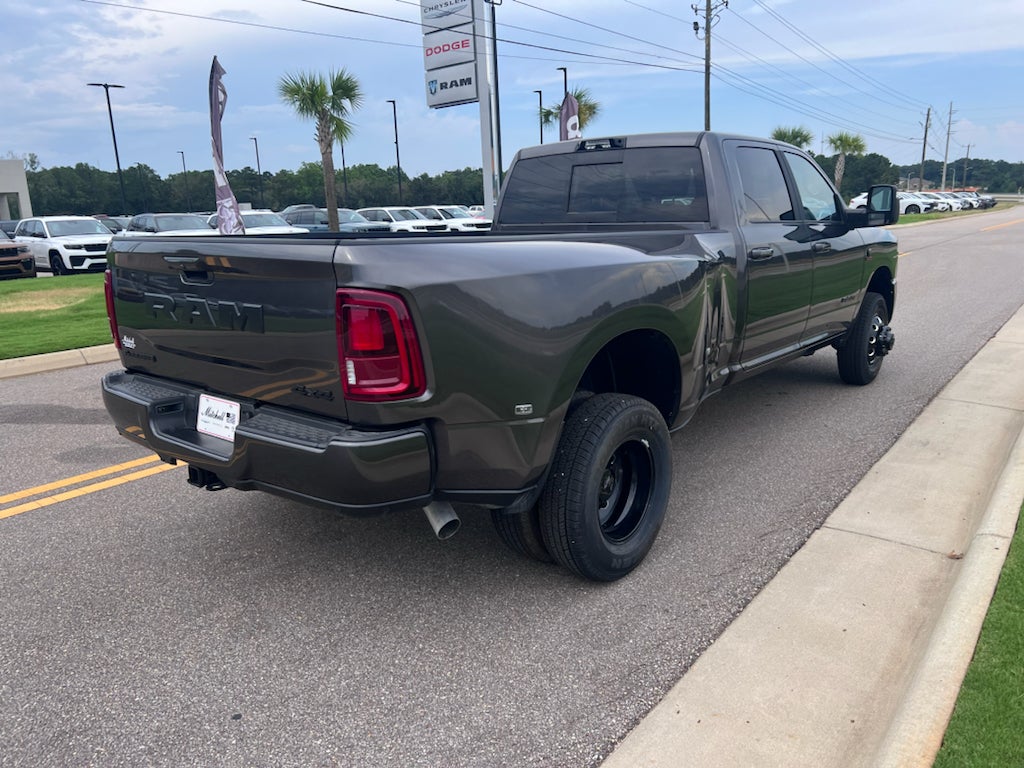 2026 RAM 3500 RAM 3500 LARAMIE CREW CAB 4X4 8' BOX