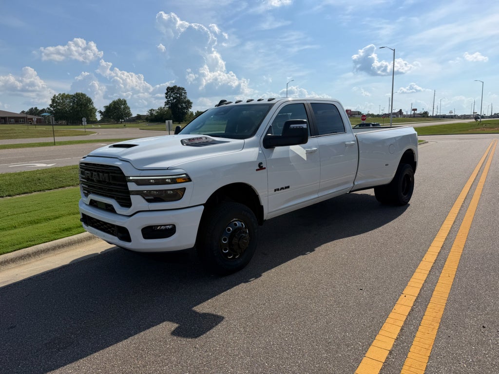 2026 RAM 3500 RAM 3500 LARAMIE CREW CAB 4X4 8' BOX