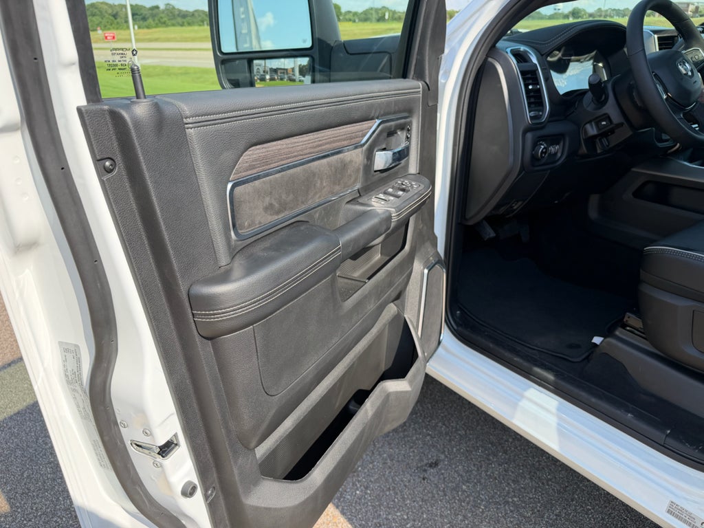 2026 RAM 3500 RAM 3500 LARAMIE CREW CAB 4X4 8' BOX