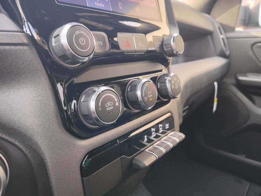 2026 RAM 1500 RAM 1500 EXPRESS CREW CAB 4X2 5'7' BOX