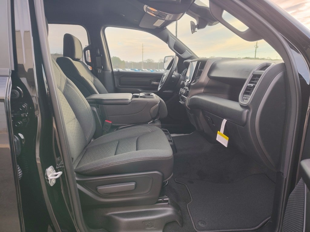 2026 RAM 1500 RAM 1500 EXPRESS CREW CAB 4X2 5'7' BOX