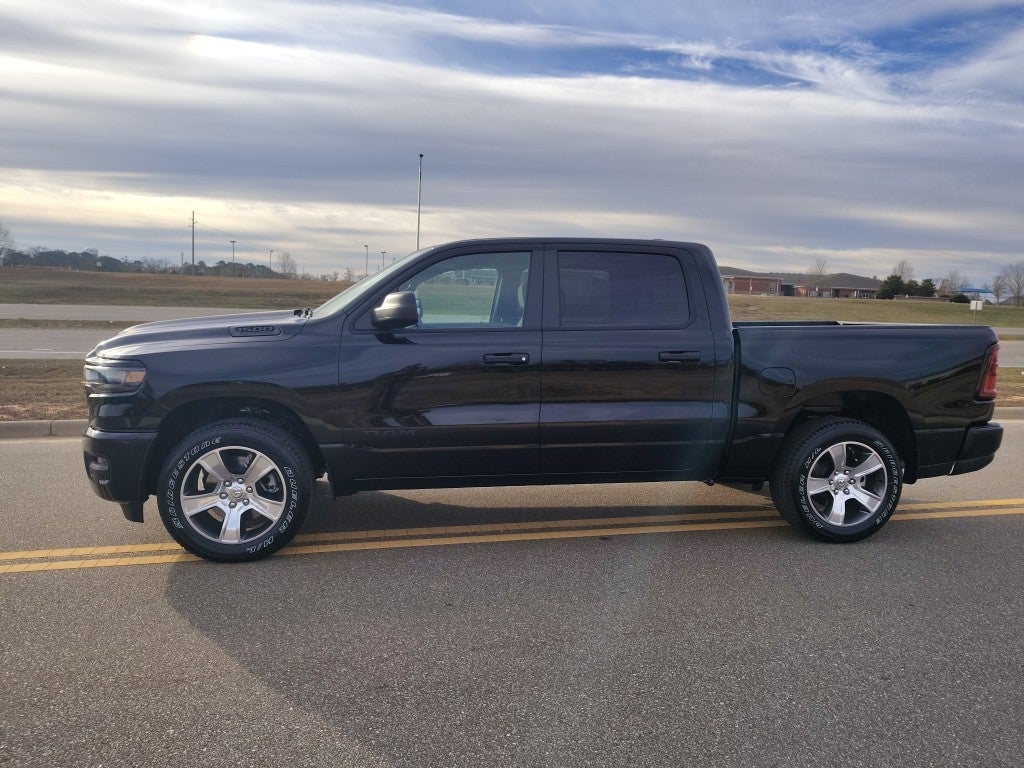 2026 RAM 1500 RAM 1500 EXPRESS CREW CAB 4X2 5'7' BOX