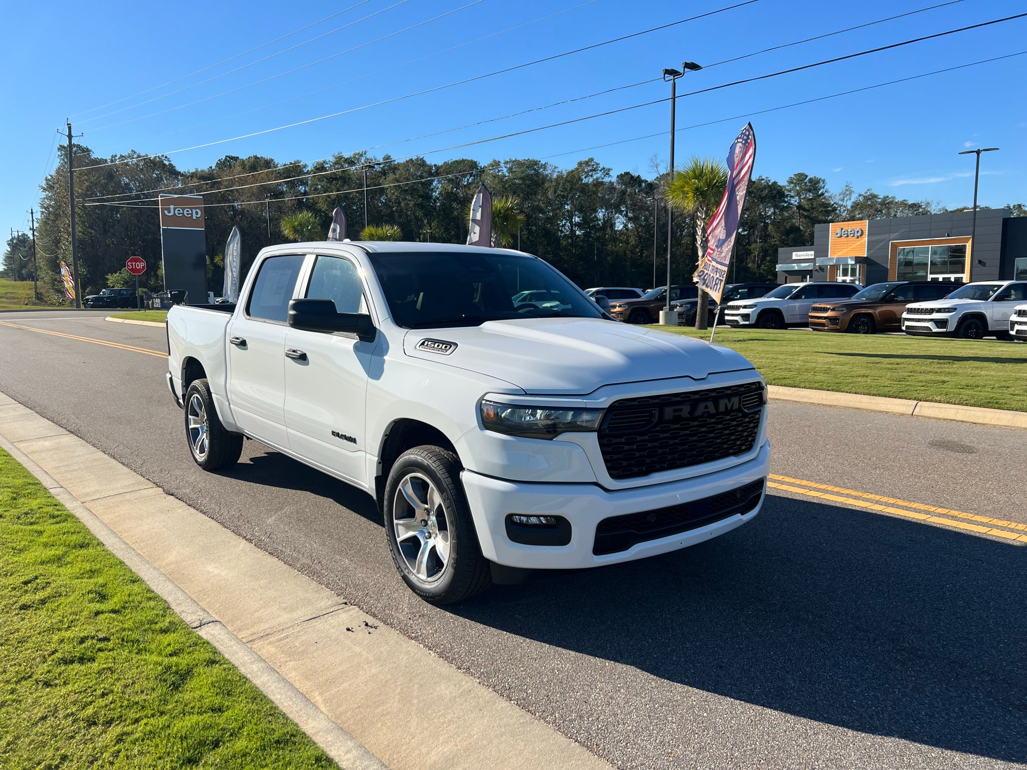 2027 RAM 1500 RAM 1500 EXPRESS CREW CAB 4X2 5'7' BOX