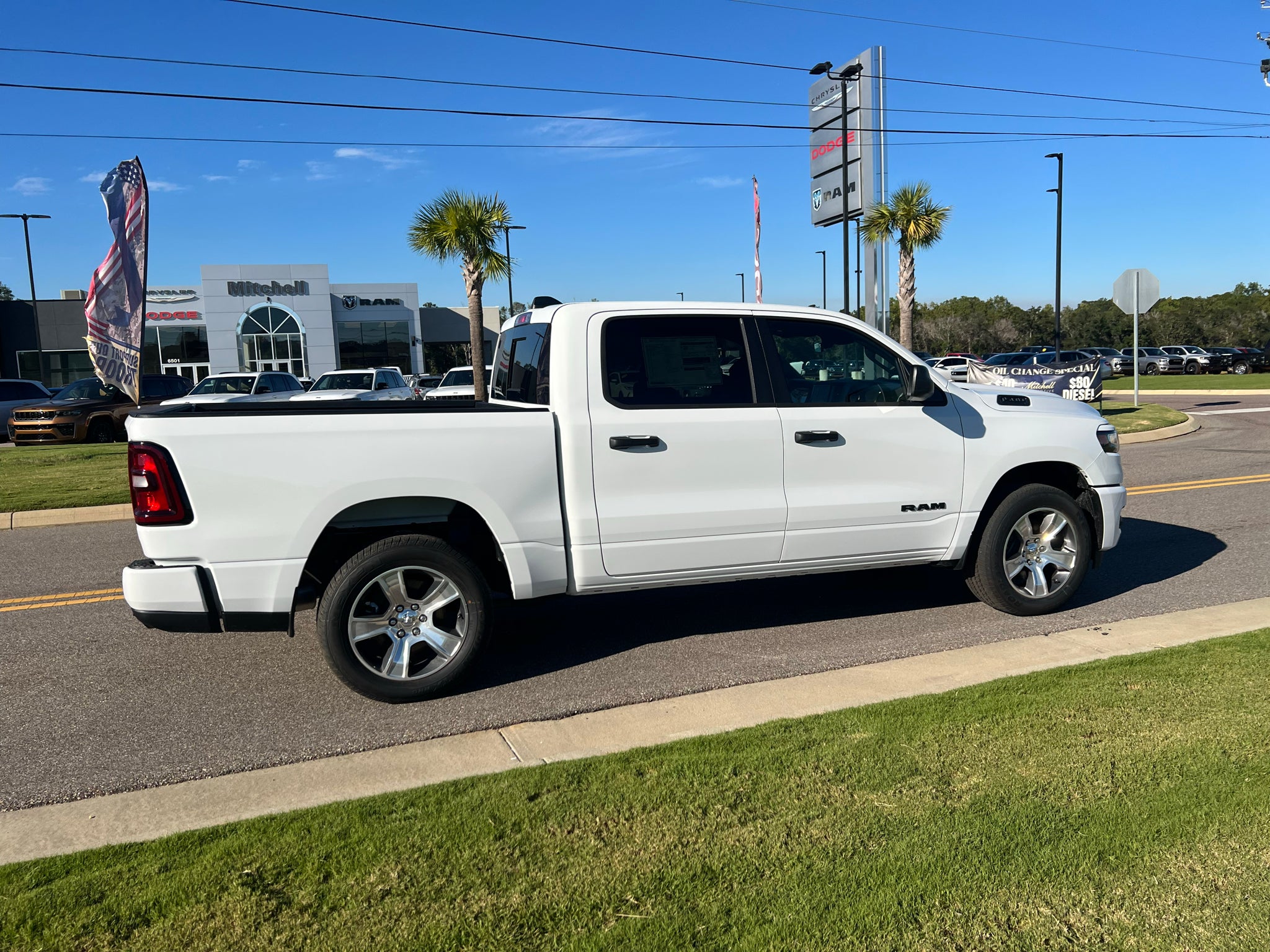 2027 RAM 1500 RAM 1500 EXPRESS CREW CAB 4X2 5'7' BOX