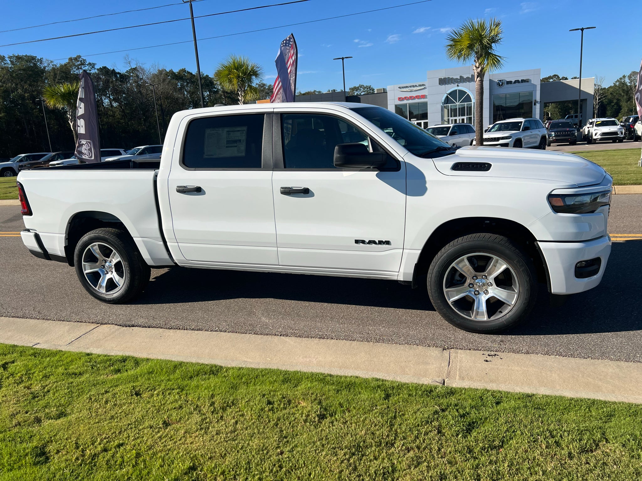 2027 RAM 1500 RAM 1500 EXPRESS CREW CAB 4X2 5'7' BOX