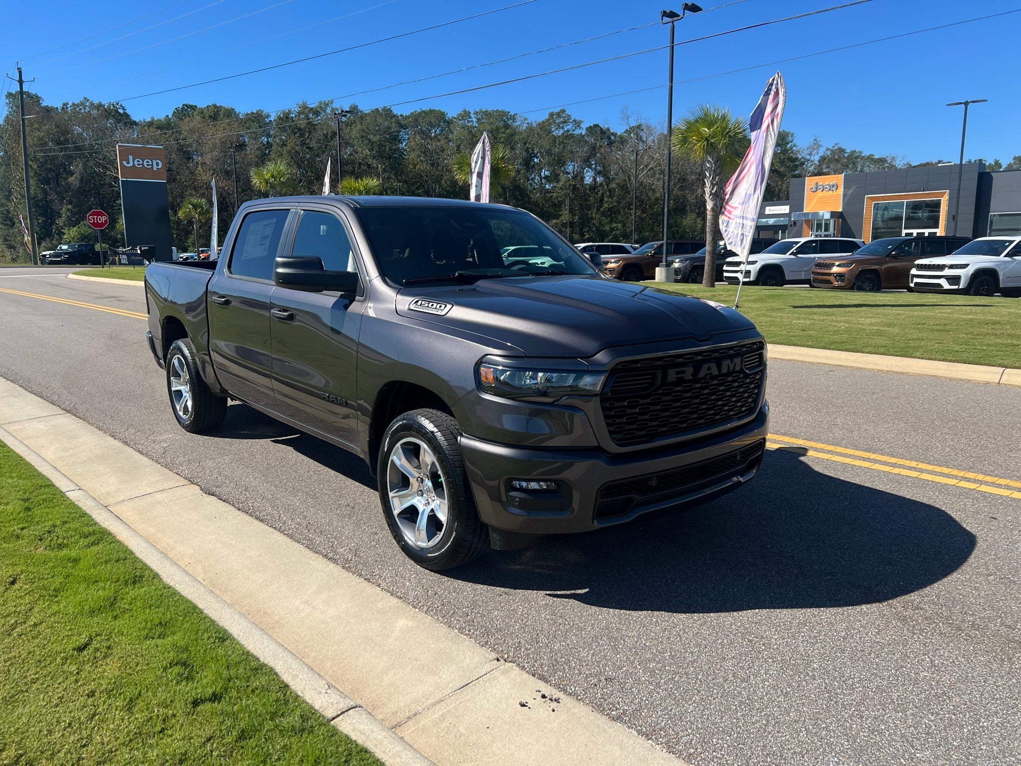 2027 RAM 1500 RAM 1500 EXPRESS CREW CAB 4X2 5'7' BOX