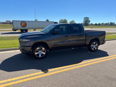 2027 RAM 1500 RAM 1500 EXPRESS CREW CAB 4X2 5'7' BOX