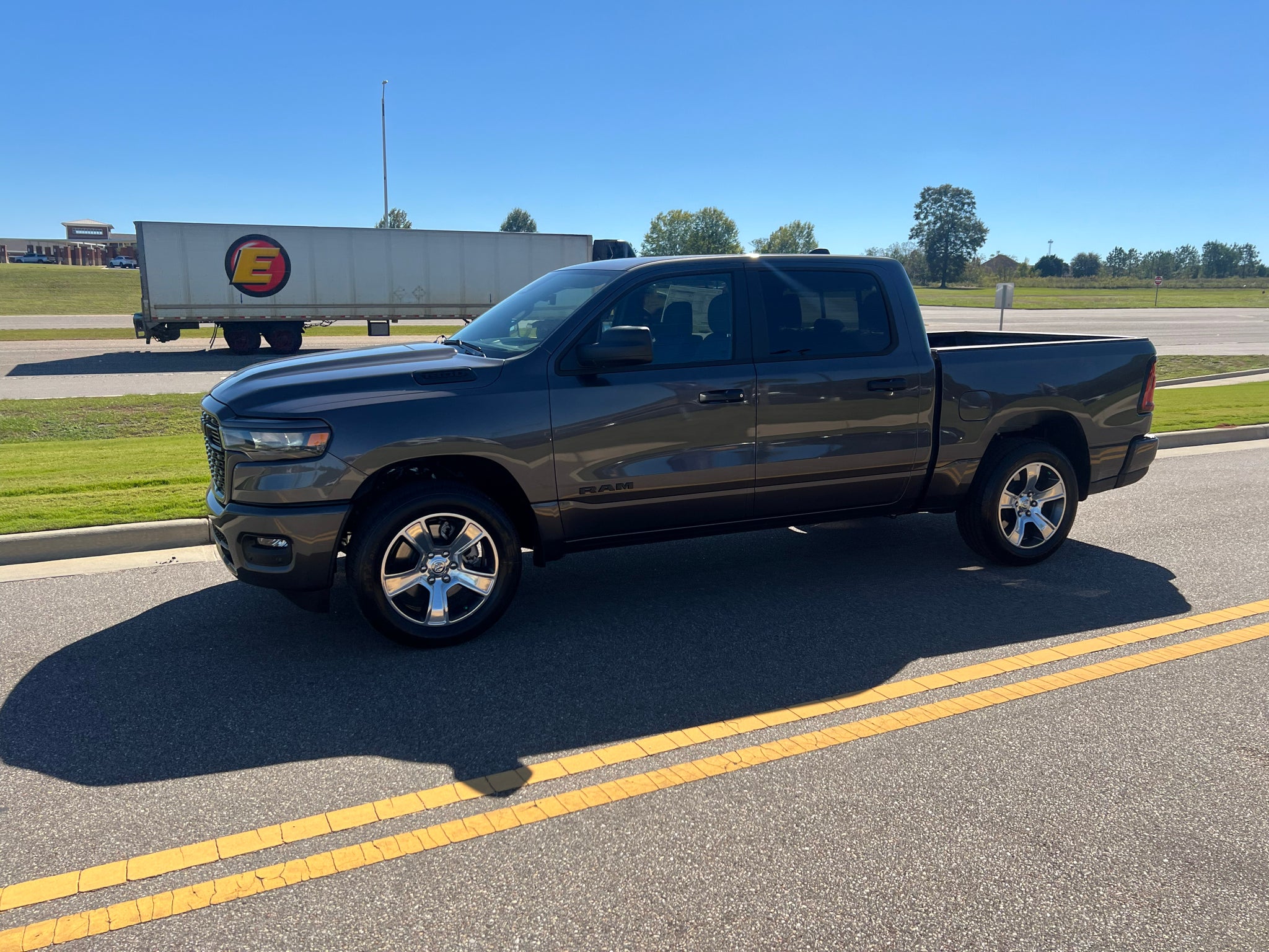 2027 RAM 1500 RAM 1500 EXPRESS CREW CAB 4X2 5'7' BOX