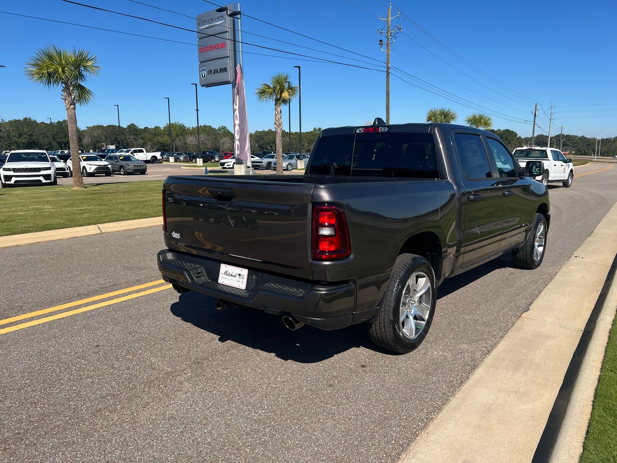 2027 RAM 1500 RAM 1500 EXPRESS CREW CAB 4X2 5'7' BOX