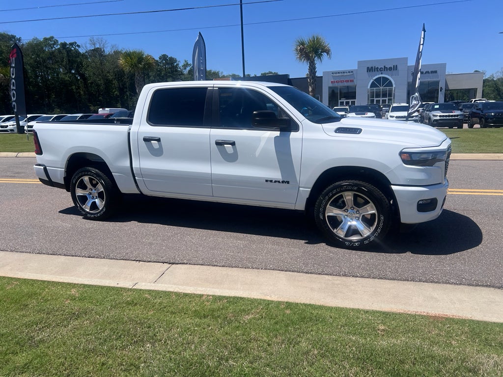 2026 RAM 1500 RAM 1500 EXPRESS CREW CAB 4X2 5'7' BOX