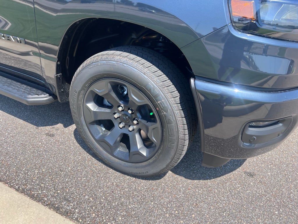 2026 RAM 1500 RAM 1500 EXPRESS CREW CAB 4X4 5'7' BOX