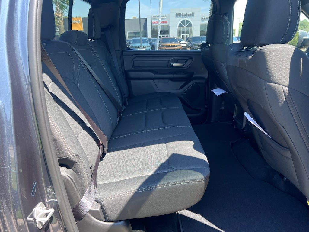 2026 RAM 1500 RAM 1500 EXPRESS CREW CAB 4X4 5'7' BOX