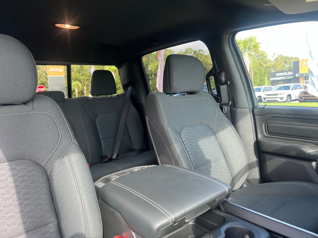 2026 RAM 1500 RAM 1500 EXPRESS CREW CAB 4X4 5'7' BOX
