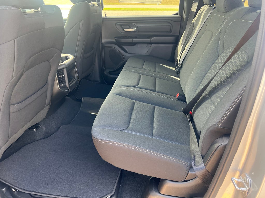 2026 RAM 1500 RAM 1500 EXPRESS CREW CAB 4X4 5'7' BOX