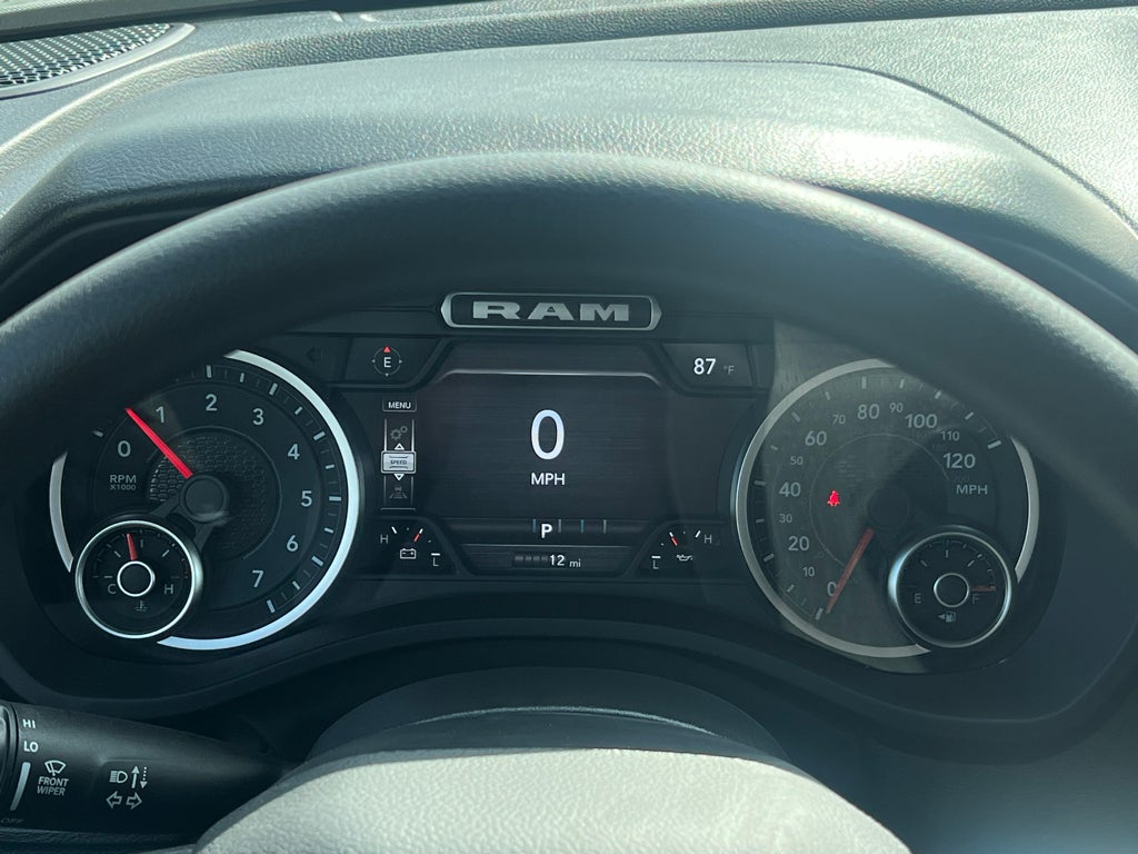 2026 RAM 1500 RAM 1500 EXPRESS CREW CAB 4X4 5'7' BOX