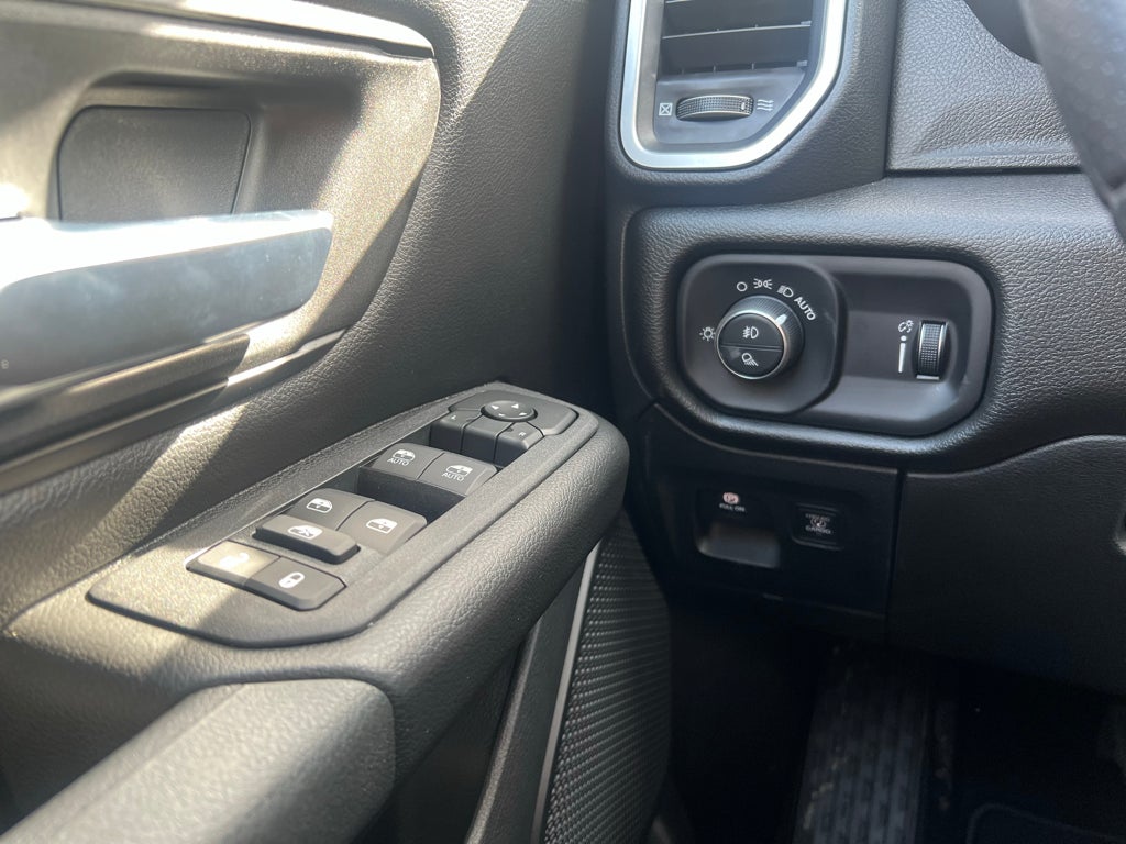 2026 RAM 1500 RAM 1500 EXPRESS CREW CAB 4X4 5'7' BOX