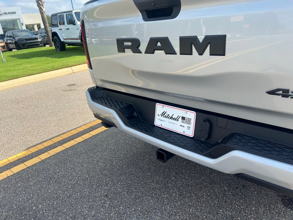 2026 RAM 1500 RAM 1500 EXPRESS CREW CAB 4X4 5'7' BOX