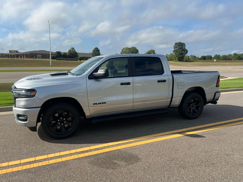 2026 RAM 1500 RAM 1500 EXPRESS CREW CAB 4X4 5'7' BOX