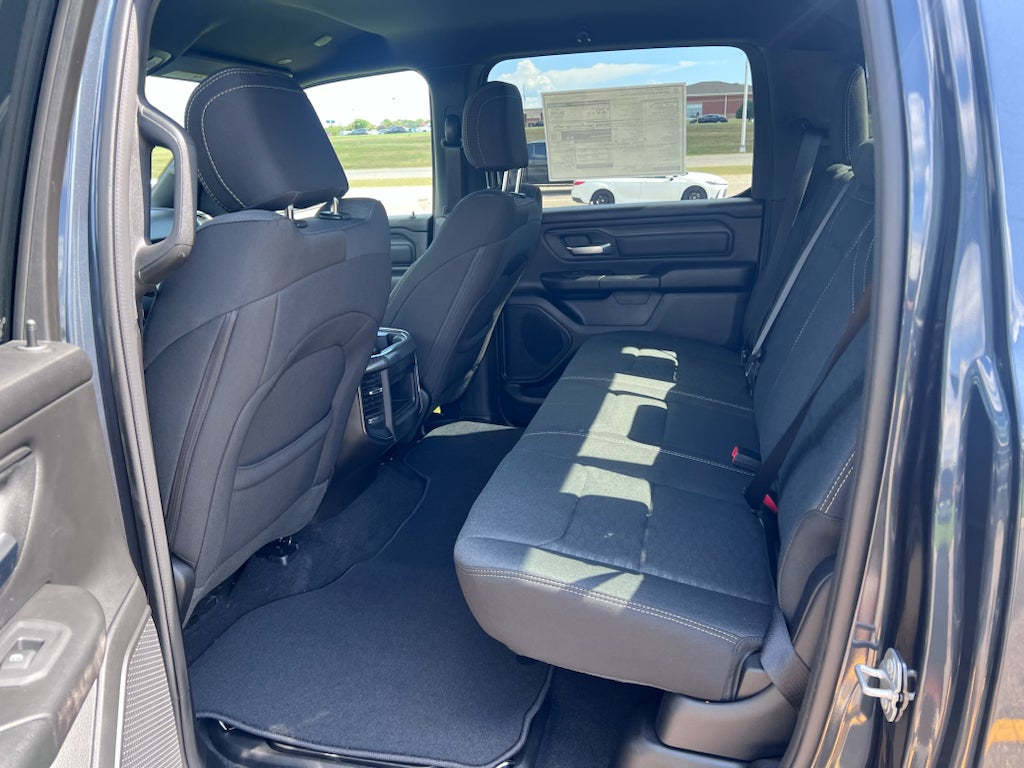 2026 RAM 1500 RAM 1500 EXPRESS CREW CAB 4X4 5'7' BOX