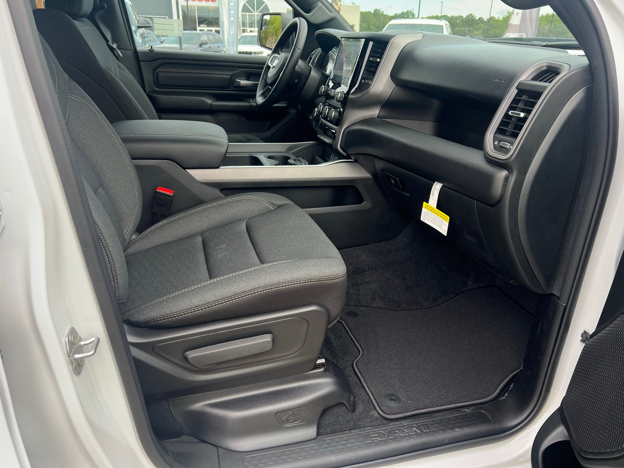 2027 RAM 1500 RAM 1500 EXPRESS CREW CAB 4X4 5'7' BOX