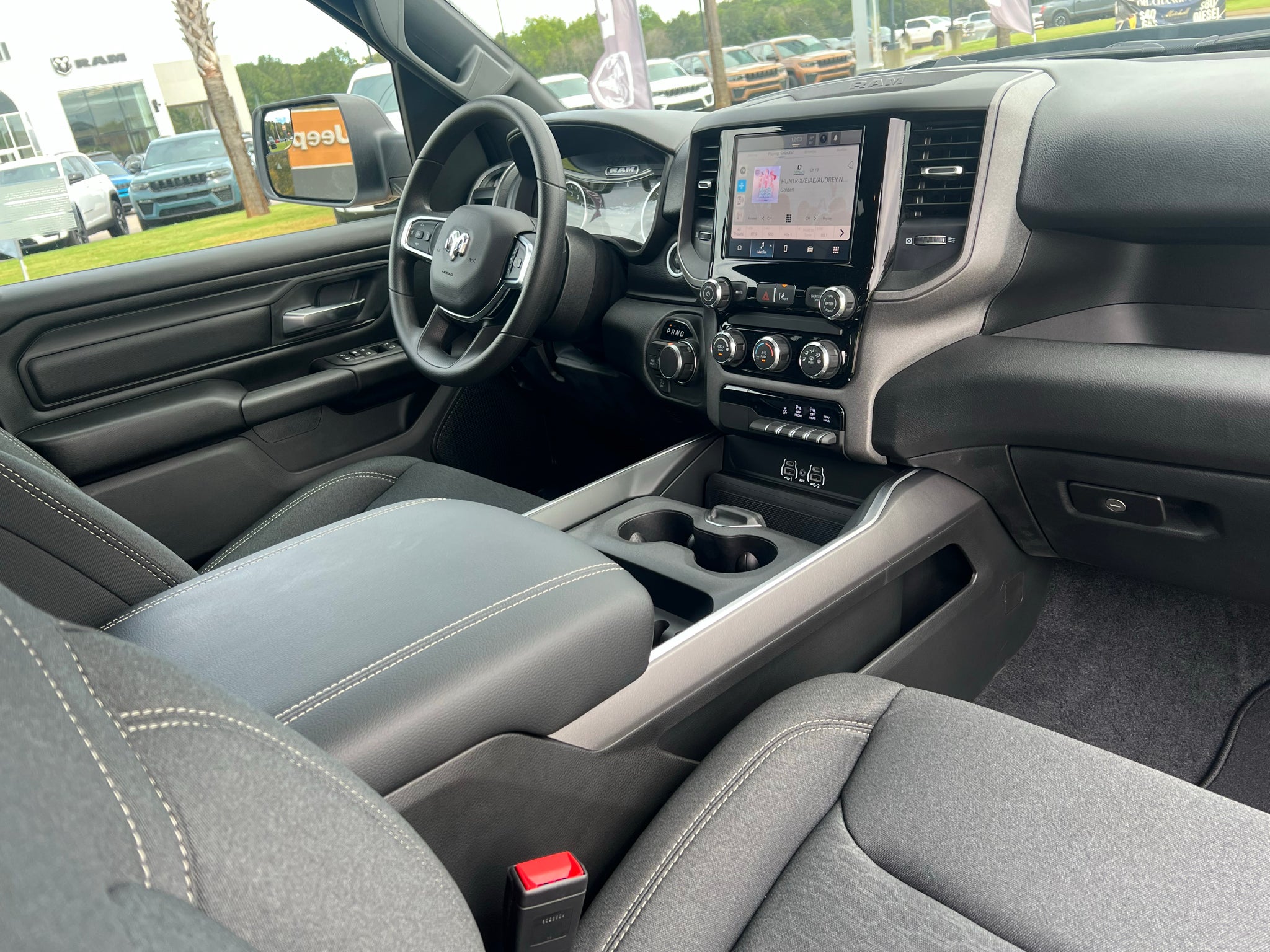 2027 RAM 1500 RAM 1500 EXPRESS CREW CAB 4X4 5'7' BOX