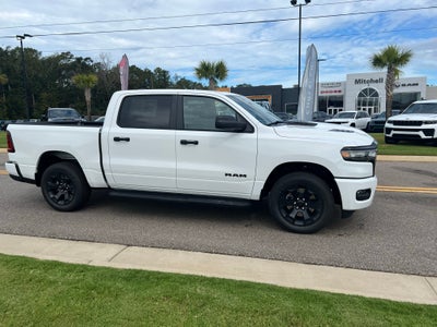 2027 RAM 1500 RAM 1500 EXPRESS CREW CAB 4X4 5'7' BOX