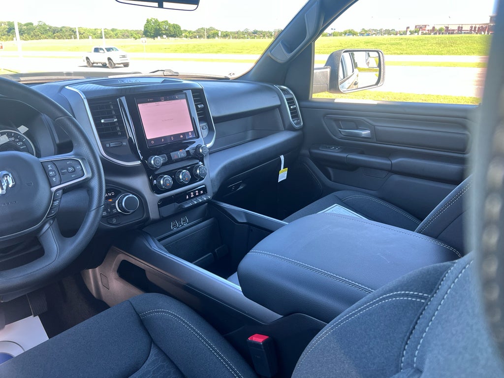 2026 RAM 1500 RAM 1500 EXPRESS CREW CAB 4X4 5'7' BOX