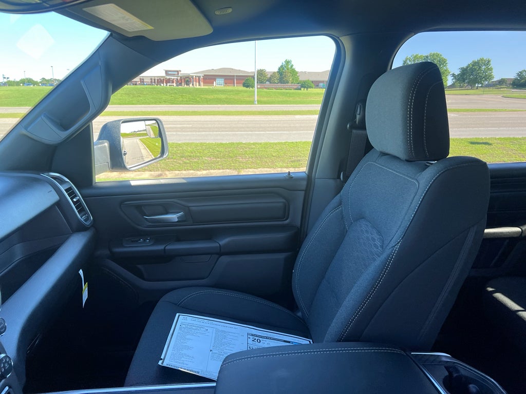 2026 RAM 1500 RAM 1500 EXPRESS CREW CAB 4X4 5'7' BOX