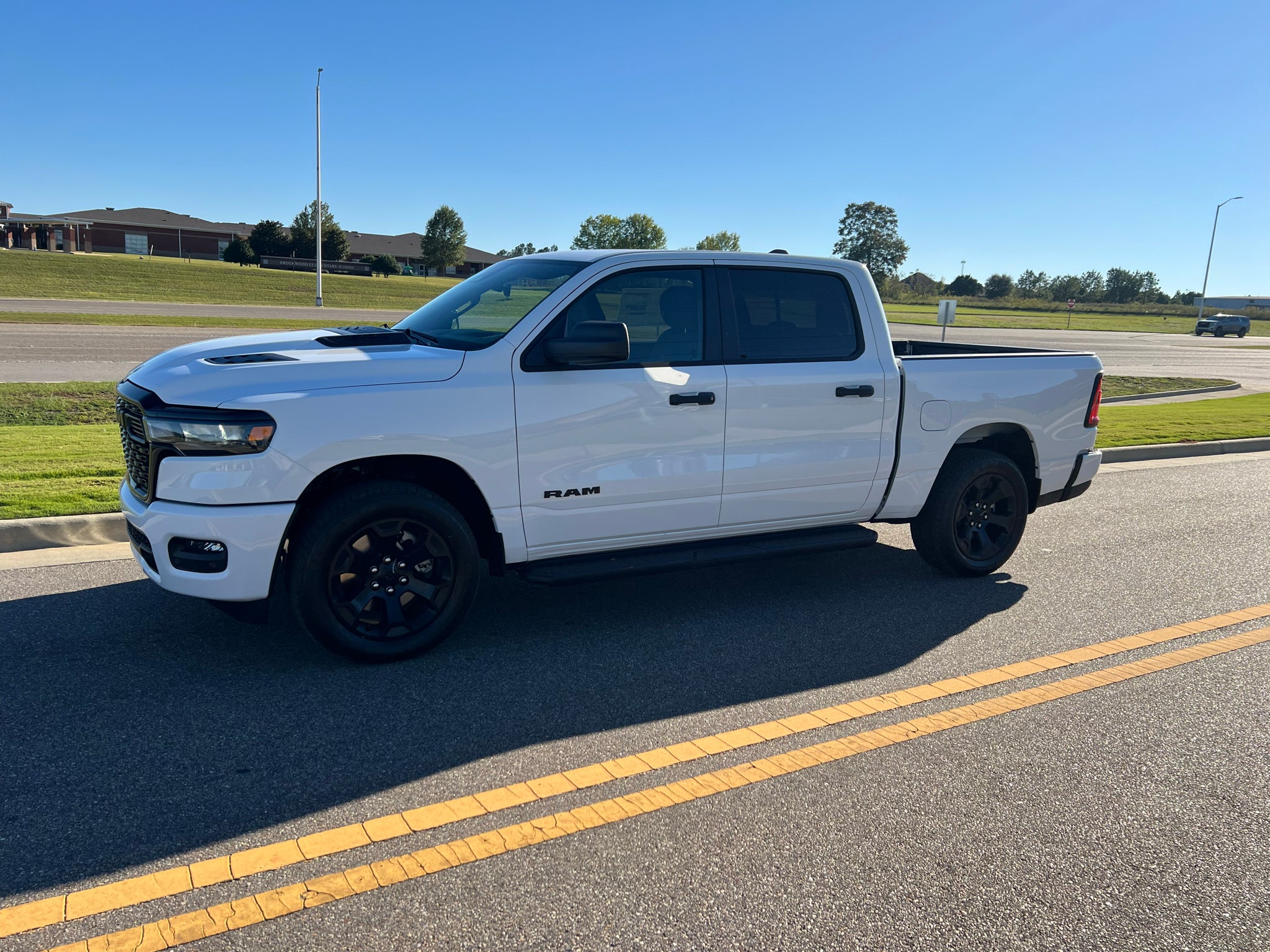 2027 RAM 1500 RAM 1500 EXPRESS CREW CAB 4X4 5'7' BOX