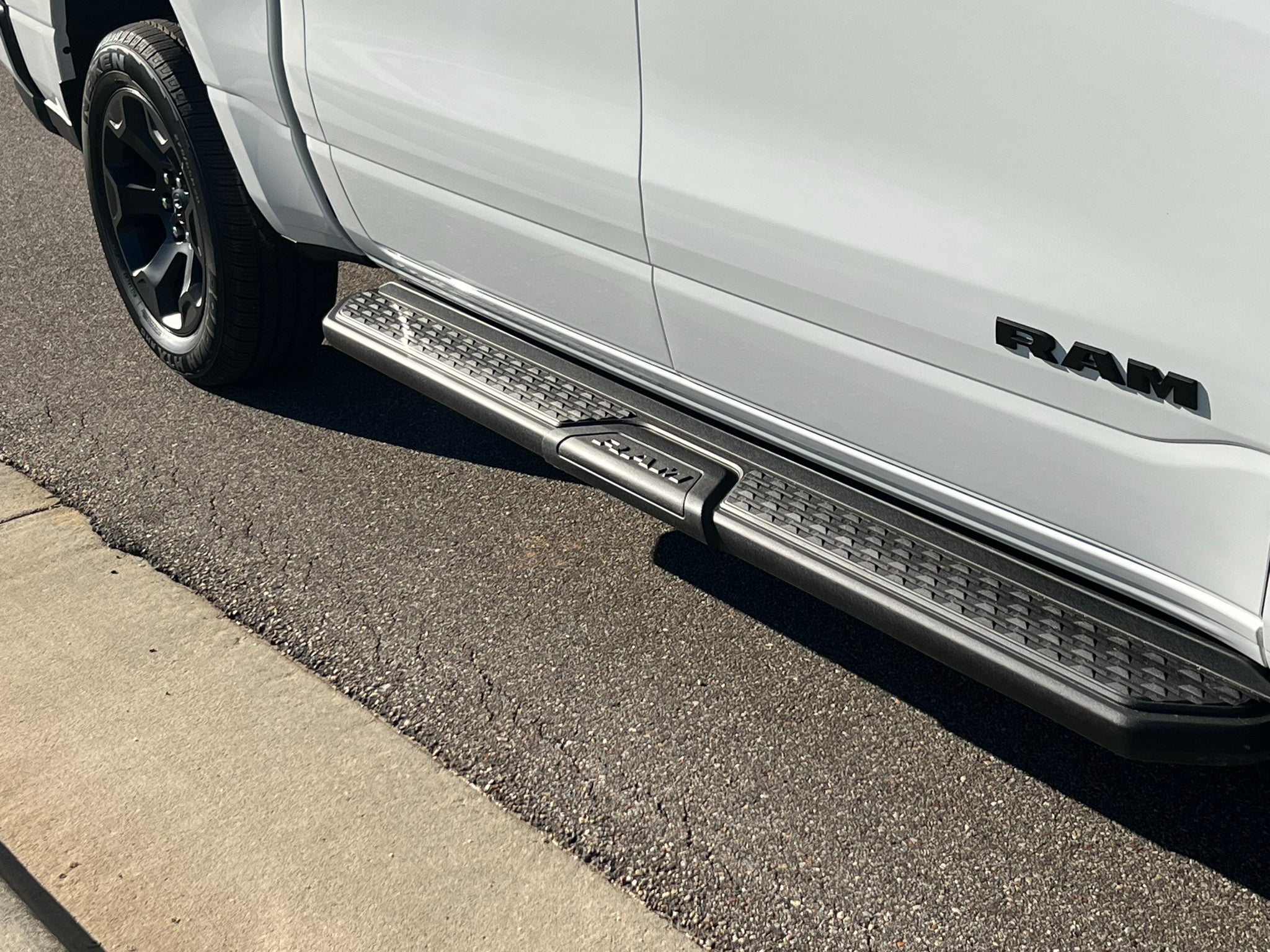 2027 RAM 1500 RAM 1500 EXPRESS CREW CAB 4X4 5'7' BOX