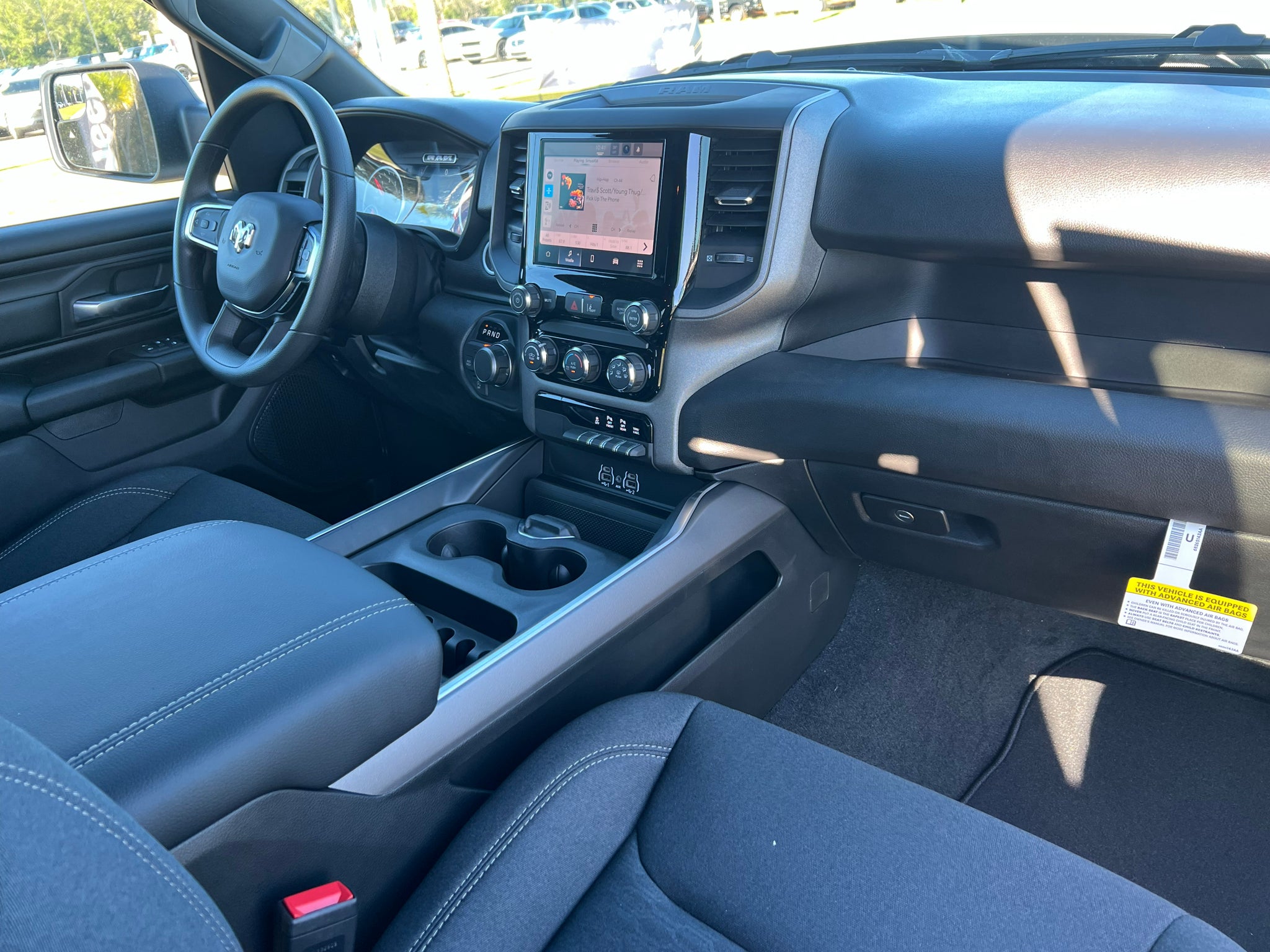 2027 RAM 1500 RAM 1500 EXPRESS CREW CAB 4X4 5'7' BOX