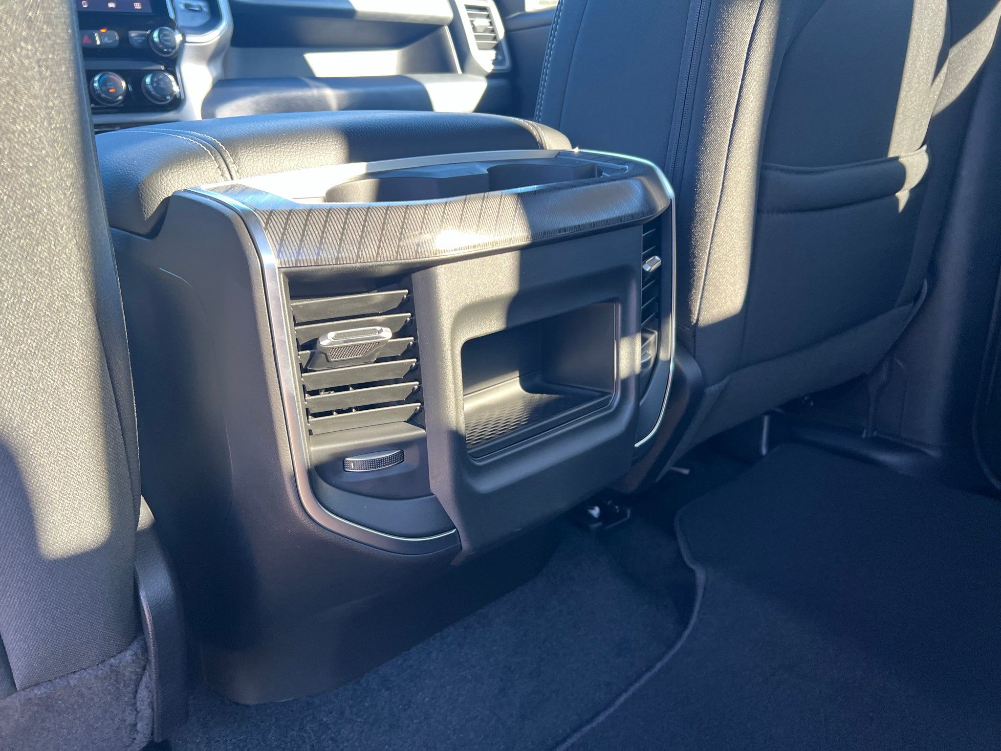 2027 RAM 1500 RAM 1500 EXPRESS CREW CAB 4X4 5'7' BOX