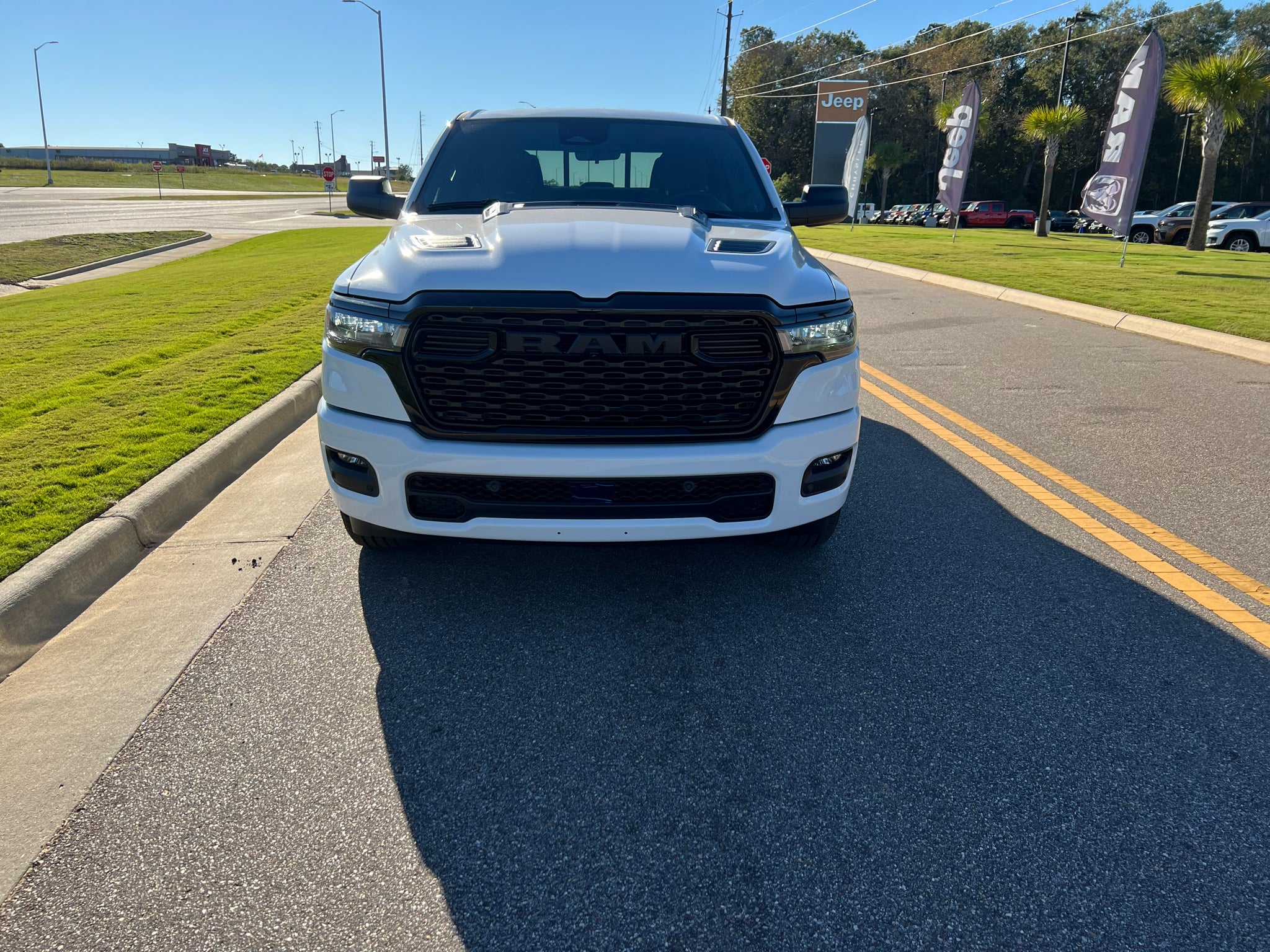 2027 RAM 1500 RAM 1500 EXPRESS CREW CAB 4X4 5'7' BOX
