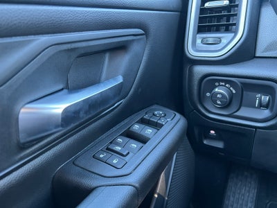 2027 RAM 1500 RAM 1500 EXPRESS CREW CAB 4X4 5'7' BOX