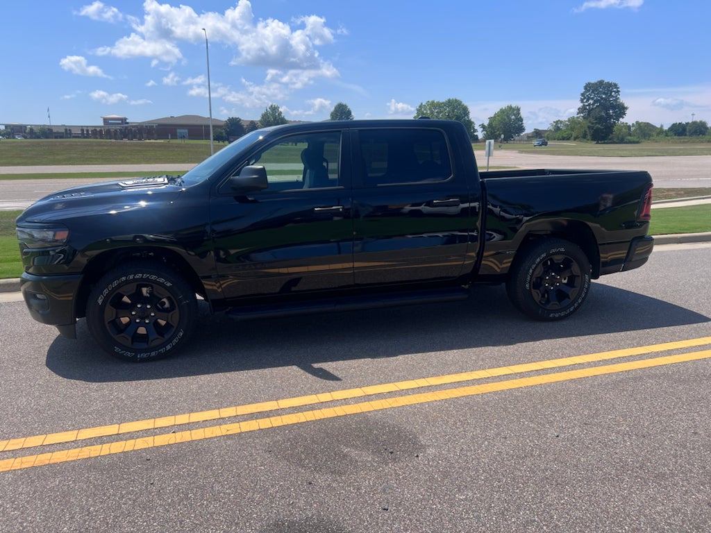 2026 RAM 1500 RAM 1500 EXPRESS CREW CAB 4X4 5'7' BOX