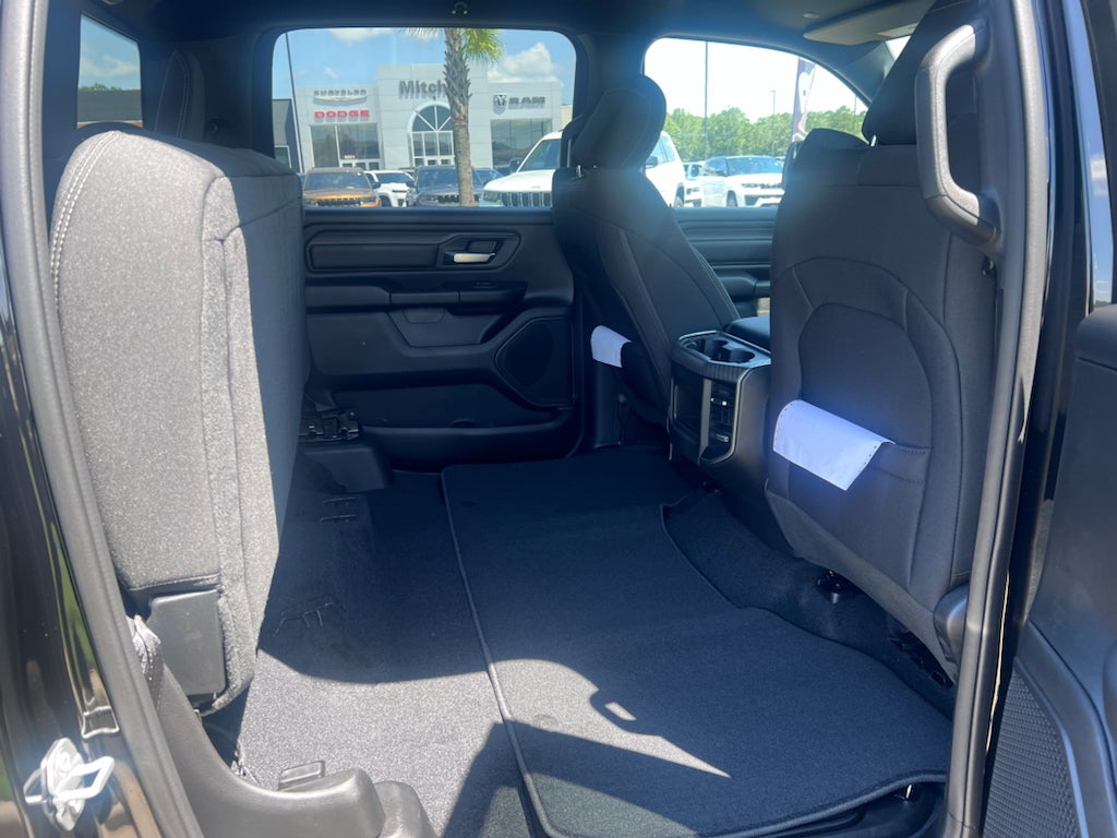 2026 RAM 1500 RAM 1500 EXPRESS CREW CAB 4X4 5'7' BOX