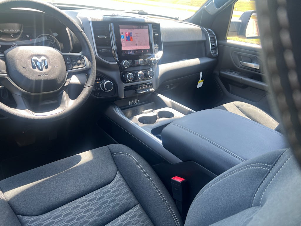 2026 RAM 1500 RAM 1500 EXPRESS CREW CAB 4X4 5'7' BOX