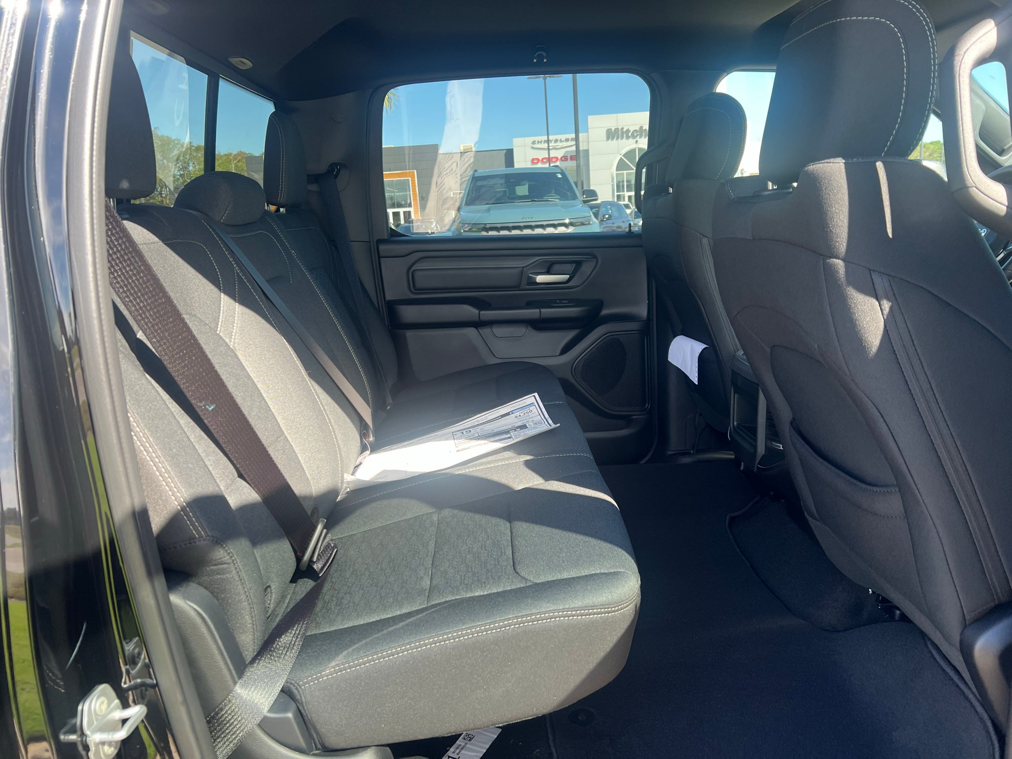 2027 RAM 1500 RAM 1500 EXPRESS CREW CAB 4X4 5'7' BOX