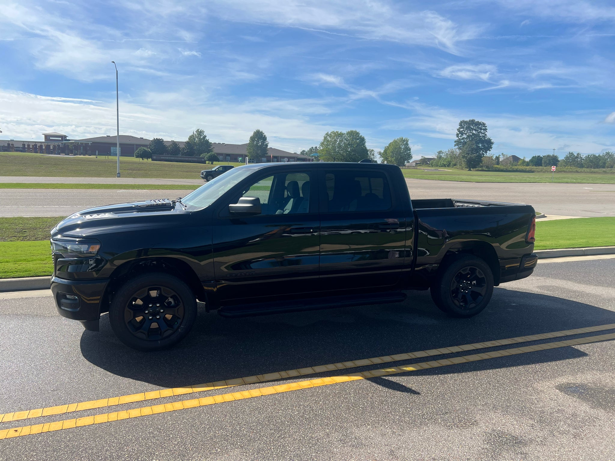 2027 RAM 1500 RAM 1500 EXPRESS CREW CAB 4X4 5'7' BOX