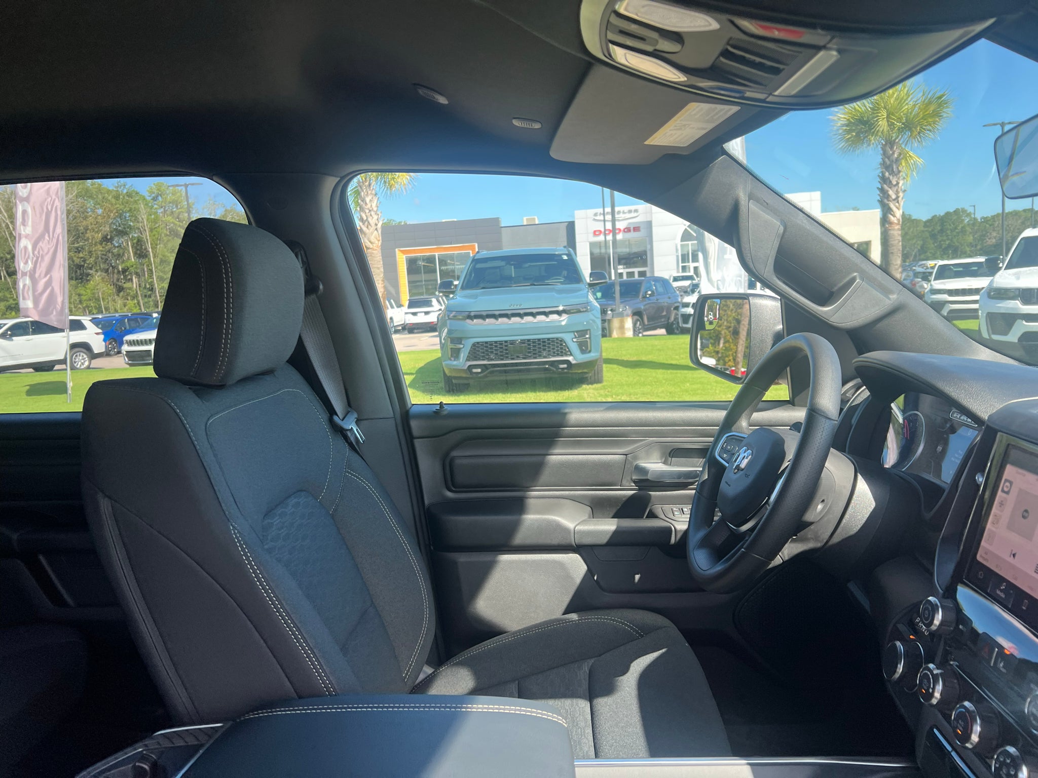 2027 RAM 1500 RAM 1500 EXPRESS CREW CAB 4X4 5'7' BOX