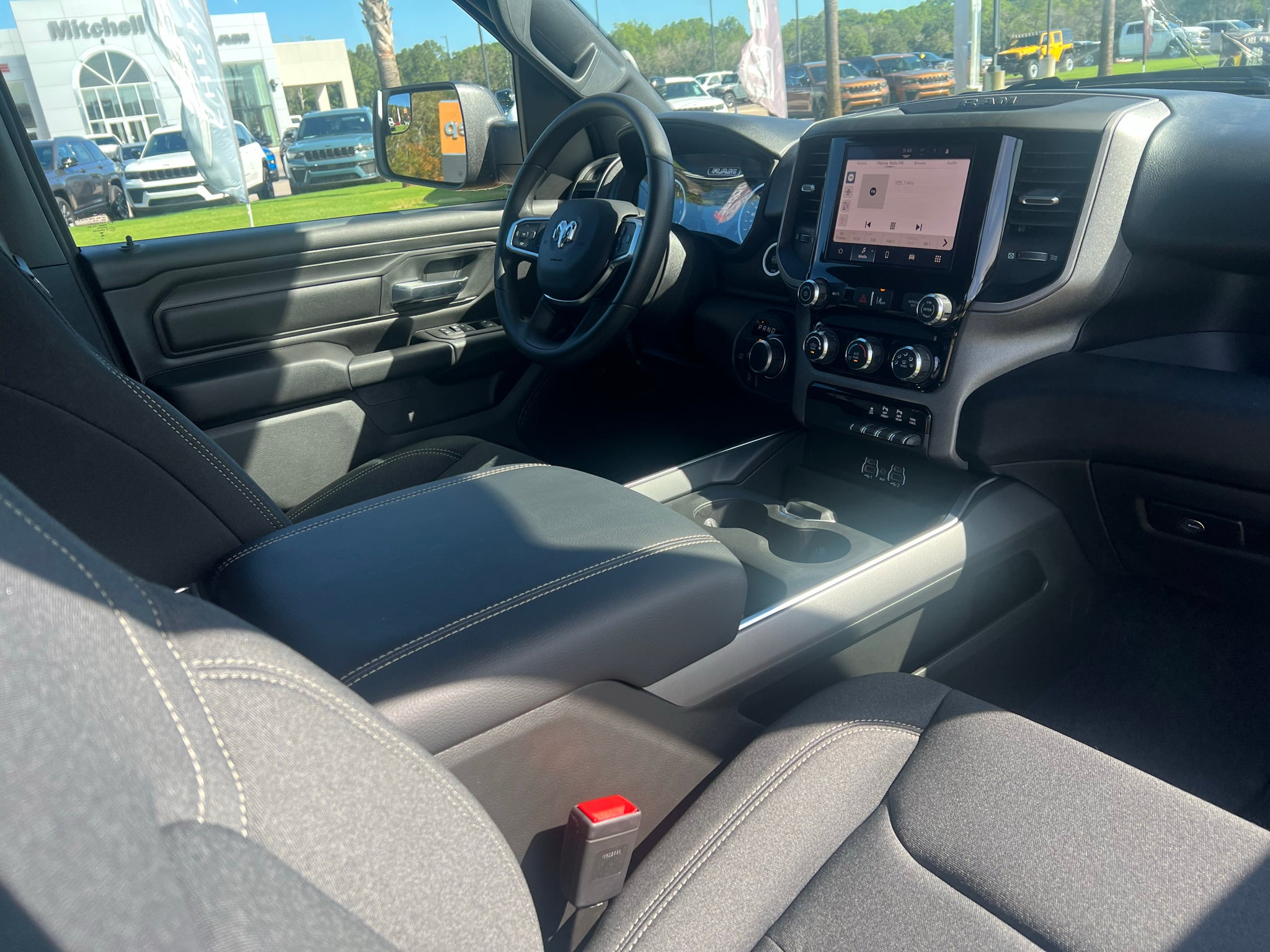 2027 RAM 1500 RAM 1500 EXPRESS CREW CAB 4X4 5'7' BOX