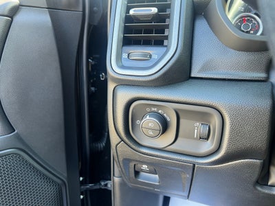 2027 RAM 1500 RAM 1500 EXPRESS CREW CAB 4X4 5'7' BOX